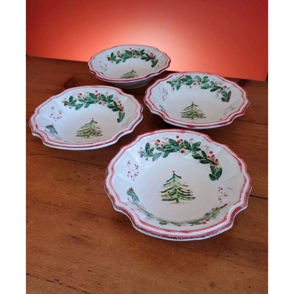 Set Of 4 Retired Sur la Table Xmas Holly and Pine 8.75" Rimmed Soup Bowls NWOT - Picture 1 of 11